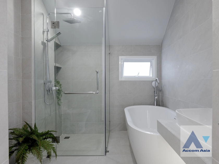 24  4 br Townhouse For Sale in Sukhumvit ,Bangkok BTS Phra khanong at Moo Baan Klongtan Nivet AA45178