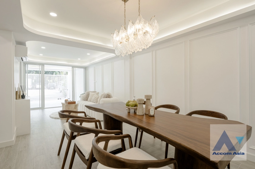 8  4 br Townhouse For Sale in Sukhumvit ,Bangkok BTS Phra khanong at Moo Baan Klongtan Nivet AA45178