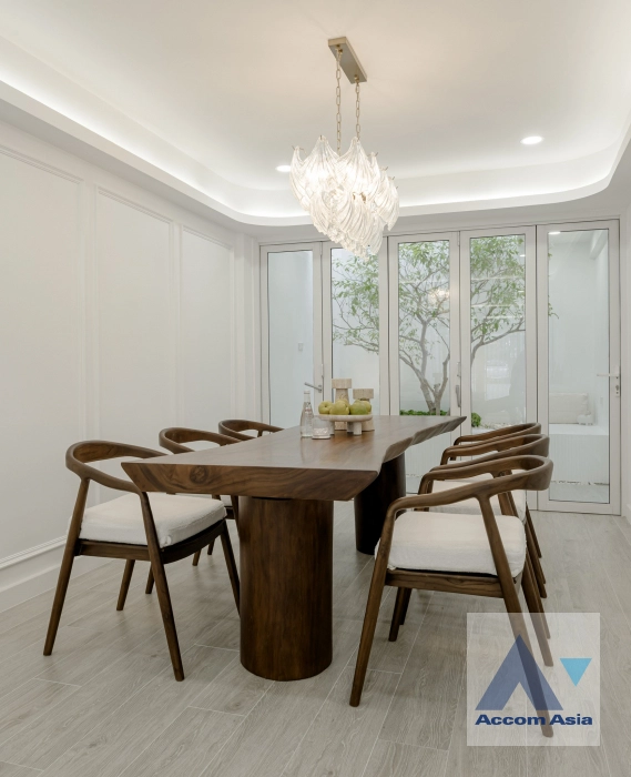 10  4 br Townhouse For Sale in Sukhumvit ,Bangkok BTS Phra khanong at Moo Baan Klongtan Nivet AA45178