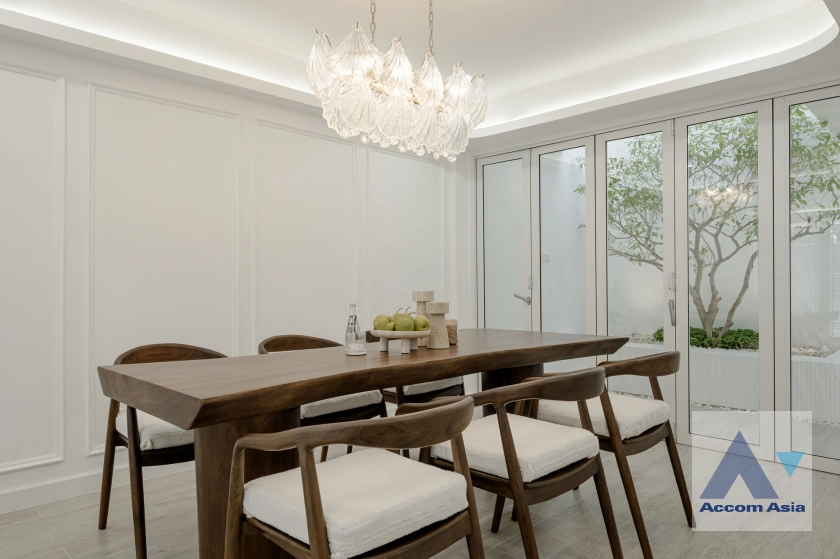 11  4 br Townhouse For Sale in Sukhumvit ,Bangkok BTS Phra khanong at Moo Baan Klongtan Nivet AA45178