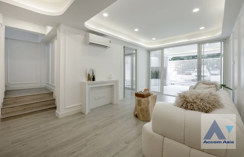 7  4 br Townhouse For Sale in Sukhumvit ,Bangkok BTS Phra khanong at Moo Baan Klongtan Nivet AA45178