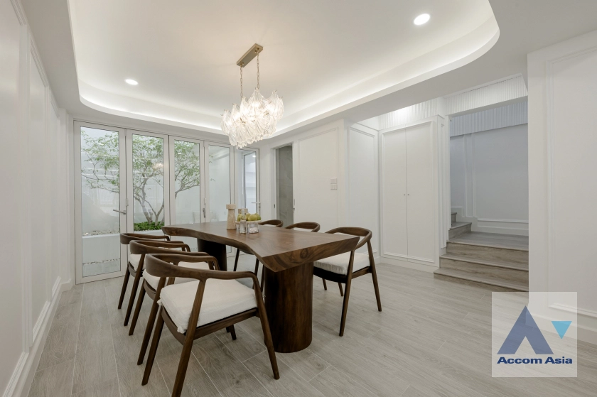 12  4 br Townhouse For Sale in Sukhumvit ,Bangkok BTS Phra khanong at Moo Baan Klongtan Nivet AA45178