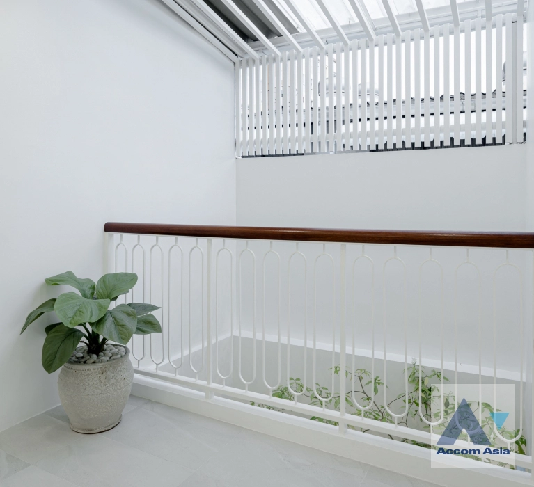 19  4 br Townhouse For Sale in Sukhumvit ,Bangkok BTS Phra khanong at Moo Baan Klongtan Nivet AA45178