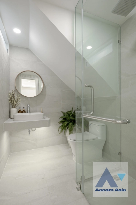 25  4 br Townhouse For Sale in Sukhumvit ,Bangkok BTS Phra khanong at Moo Baan Klongtan Nivet AA45178