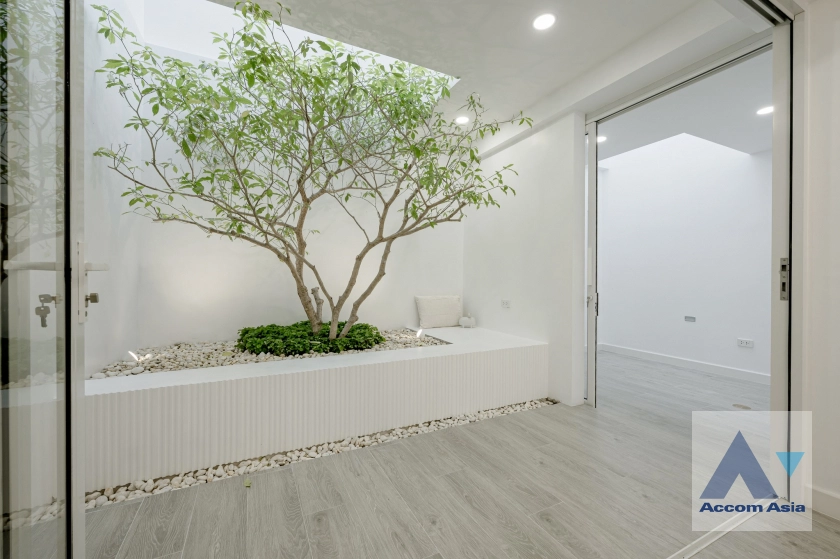 16  4 br Townhouse For Sale in Sukhumvit ,Bangkok BTS Phra khanong at Moo Baan Klongtan Nivet AA45178