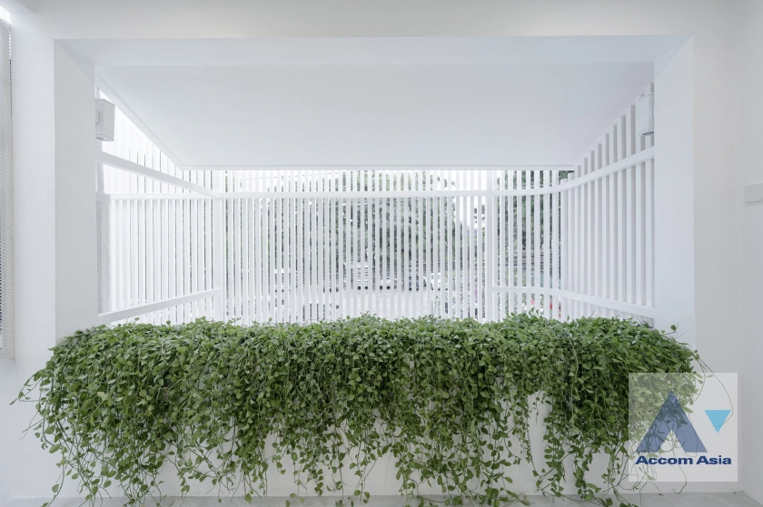 27  4 br Townhouse For Sale in Sukhumvit ,Bangkok BTS Phra khanong at Moo Baan Klongtan Nivet AA45178