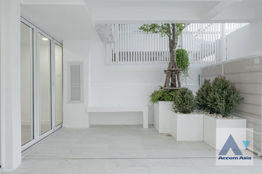 29  4 br Townhouse For Sale in Sukhumvit ,Bangkok BTS Phra khanong at Moo Baan Klongtan Nivet AA45178