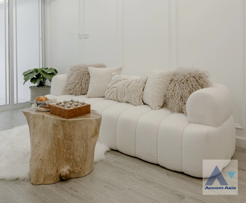 17  4 br Townhouse For Sale in Sukhumvit ,Bangkok BTS Phra khanong at Moo Baan Klongtan Nivet AA45178