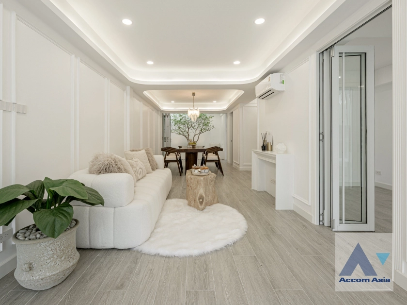 5  4 br Townhouse For Sale in Sukhumvit ,Bangkok BTS Phra khanong at Moo Baan Klongtan Nivet AA45178