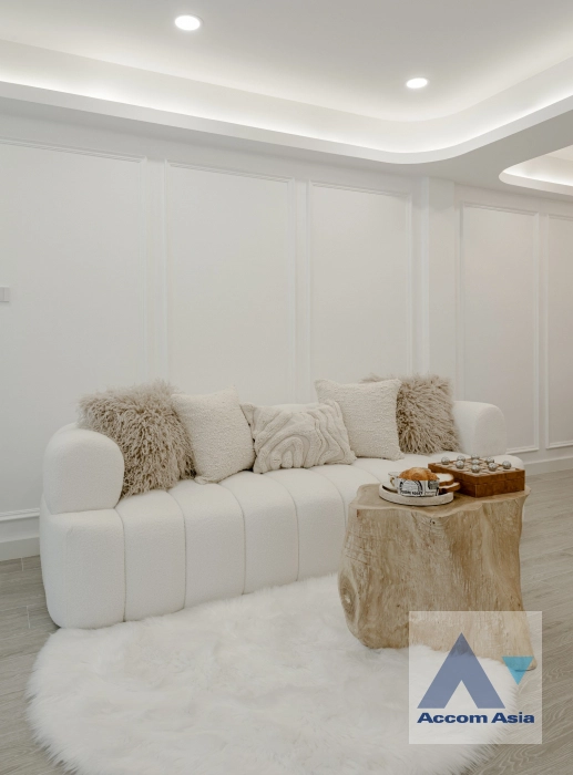 18  4 br Townhouse For Sale in Sukhumvit ,Bangkok BTS Phra khanong at Moo Baan Klongtan Nivet AA45178