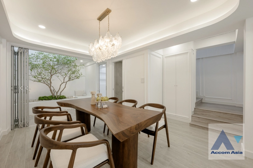  1  4 br Townhouse For Sale in Sukhumvit ,Bangkok BTS Phra khanong at Moo Baan Klongtan Nivet AA45178