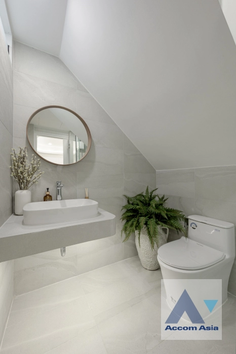 28  4 br Townhouse For Sale in Sukhumvit ,Bangkok BTS Phra khanong at Moo Baan Klongtan Nivet AA45178