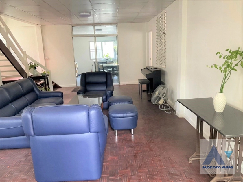 unitHome Office |  4 Bedrooms  House For Rent in Sathorn, Bangkok  near BTS Saint Louis (AA45190)