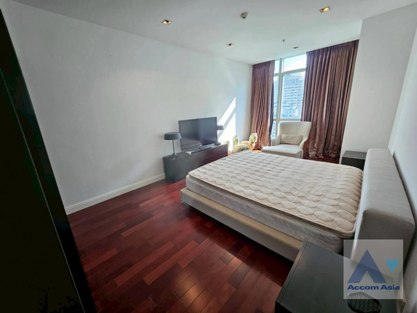 unit 2 Bedrooms  Condominium For Rent in Ploenchit, Bangkok  near BTS Ploenchit (AA45192)