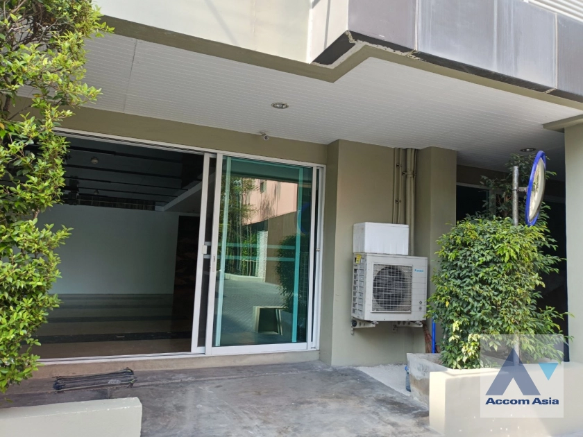 unit Shophouse For Rent in Sukhumvit, Bangkok  near BTS Thong Lo (AA45200)