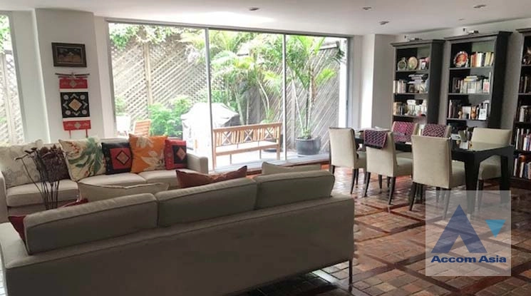 Penthouse, Pet friendly |  Central Area of Sathon A Short Walk to BTS Surasak Apartment  3 Bedroom for Sale & Rent BTS Surasak in Sathorn Bangkok