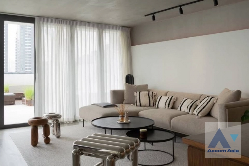 Newly renovated, Fully Furnished |  D.S. Tower 2 Condominium  2 Bedroom for Sale & Rent BTS Phrom Phong in Sukhumvit Bangkok