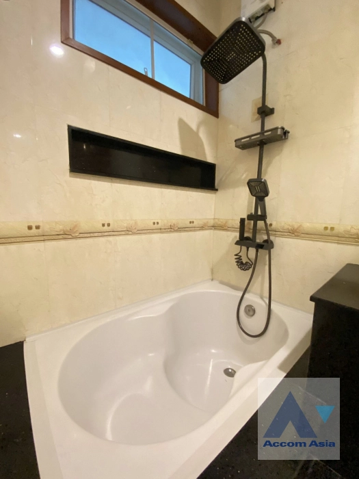 12  3 br Townhouse For Rent in Ploenchit ,Bangkok BTS National Stadium AA45215