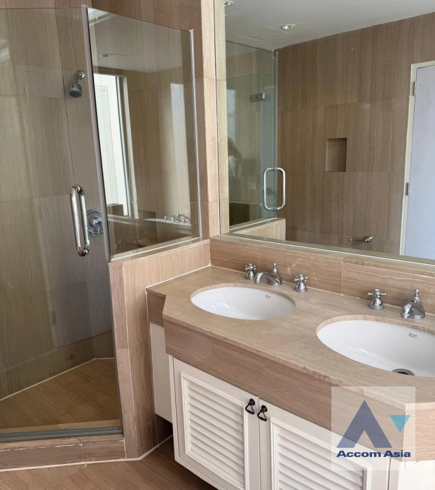 7  2 br Condominium For Sale in Ploenchit ,Bangkok BTS Chitlom at Langsuan Ville AA45221