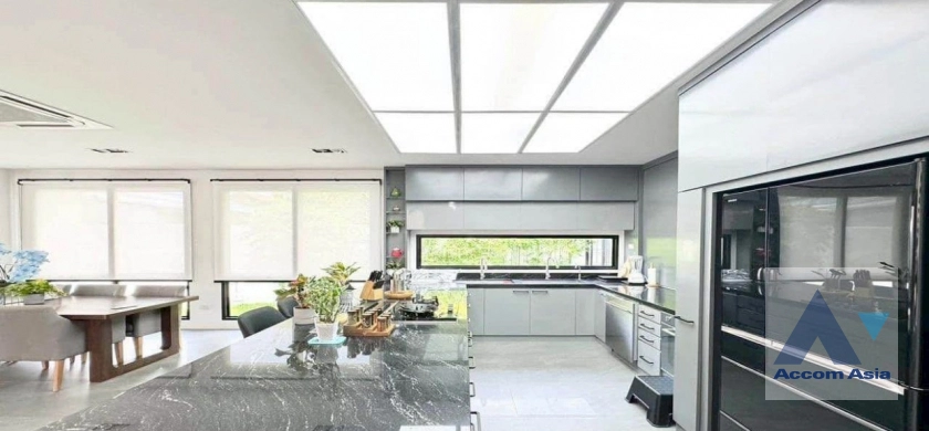 5  6 br House For Sale in Charoen Nakhon ,Bangkok BTS Wongwian Yai AA45233