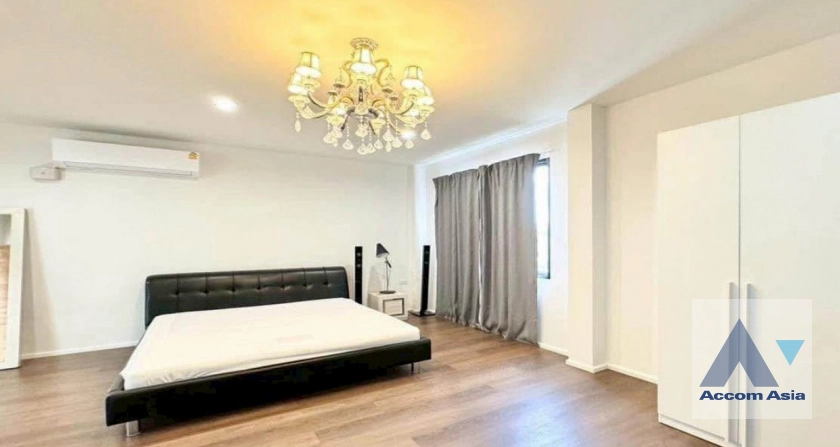 8  6 br House For Sale in Charoen Nakhon ,Bangkok BTS Wongwian Yai AA45233