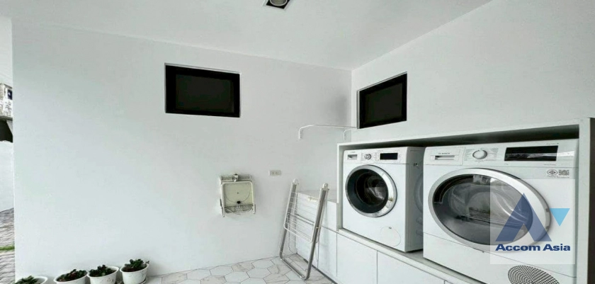 11  6 br House For Sale in Charoen Nakhon ,Bangkok BTS Wongwian Yai AA45233