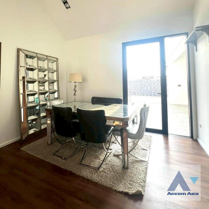 9  6 br House For Sale in Charoen Nakhon ,Bangkok BTS Wongwian Yai AA45233