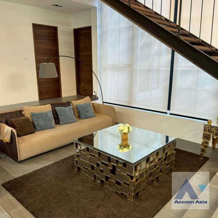 unit 6 Bedrooms  House For Sale in Charoen Nakhon, Bangkok  near BTS Wongwian Yai (AA45233)