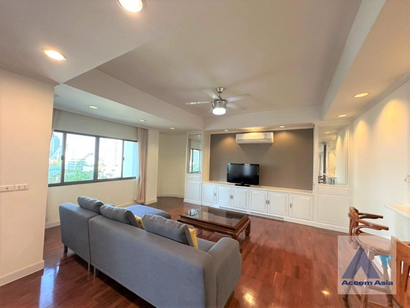  Greenery garden and privacy Apartment  3 Bedroom for Sale & Rent BTS Phrom Phong in Sukhumvit Bangkok