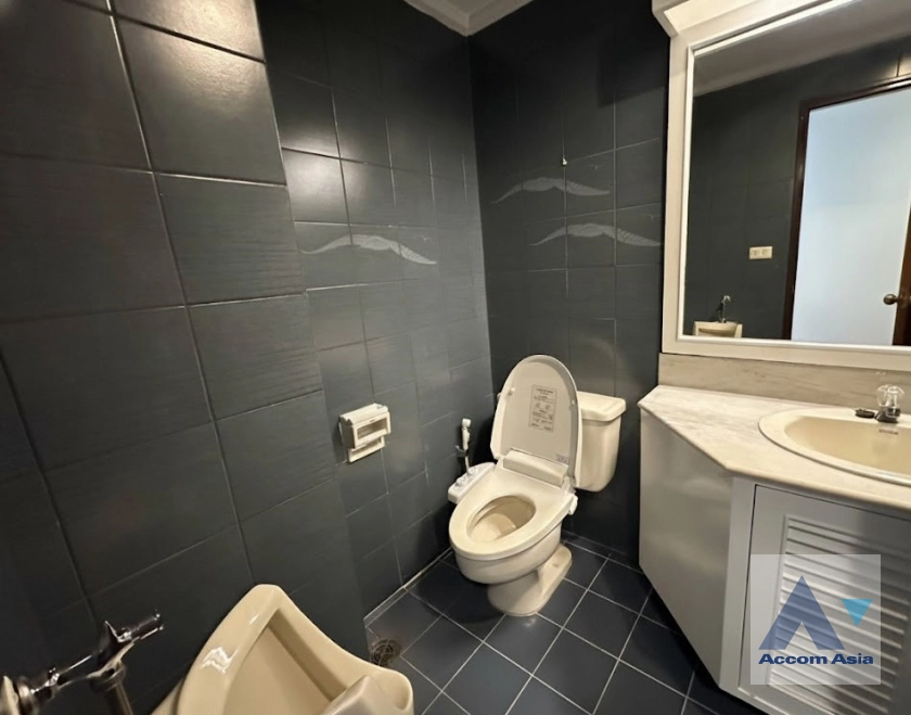 17  3 br Apartment for rent and sale in Sukhumvit ,Bangkok BTS Phrom Phong at Greenery garden and privacy AA45242