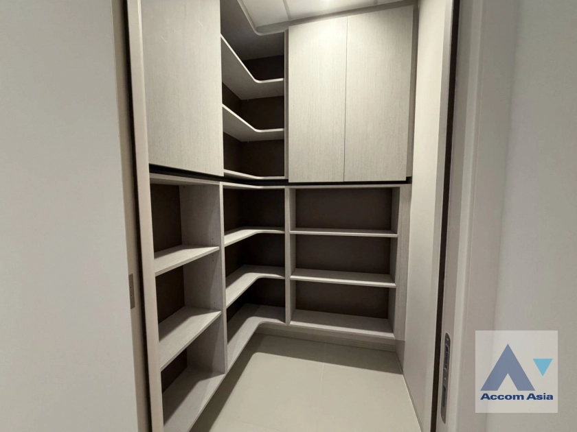 15  2 br Condominium For Rent in Ploenchit ,Bangkok BTS Chitlom at The Residences at Sindhorn Kempinski Hotel Bangkok AA45246