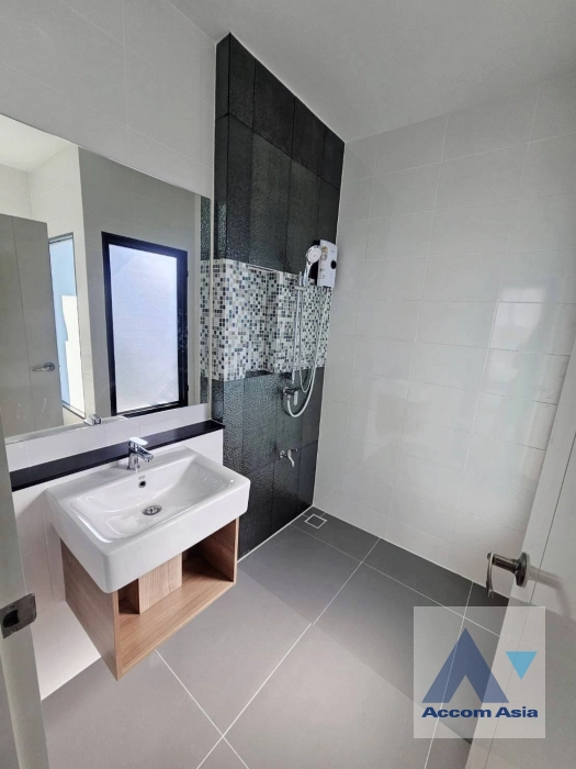 12  3 br Townhouse For Rent in Krungthep Kreetha ,Bangkok  at Newly modern style living place AA45252