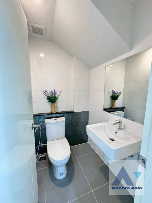 11  3 br Townhouse For Rent in Krungthep Kreetha ,Bangkok  at Newly modern style living place AA45252