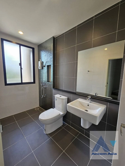 10  3 br Townhouse For Rent in Krungthep Kreetha ,Bangkok  at Newly modern style living place AA45252