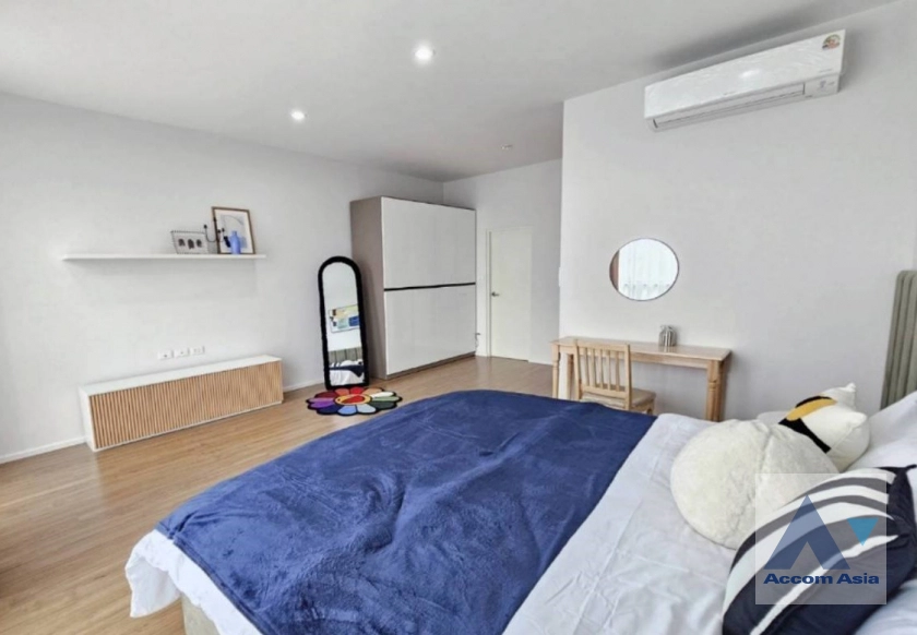 8  3 br Townhouse For Rent in Krungthep Kreetha ,Bangkok  at Newly modern style living place AA45252