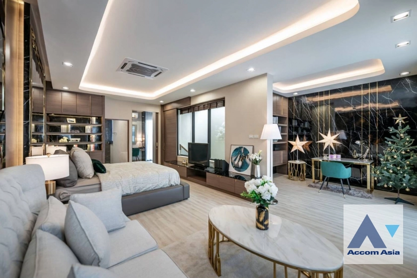 unit 3 Bedrooms  House For Rent in Phaholyothin, Bangkok  (AA45253)