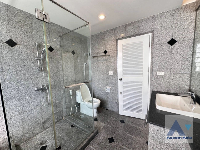 16  4 br Apartment for rent and sale in Sukhumvit ,Bangkok BTS Ekkamai at High-Rise Living with a Large Balcony Apartment in Ekkamai AA45255