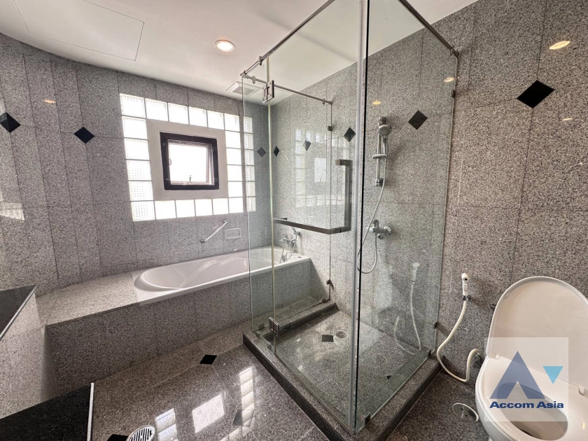 17  4 br Apartment for rent and sale in Sukhumvit ,Bangkok BTS Ekkamai at High-Rise Living with a Large Balcony Apartment in Ekkamai AA45255