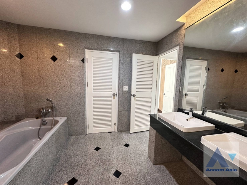 14  4 br Apartment for rent and sale in Sukhumvit ,Bangkok BTS Ekkamai at High-Rise Living with a Large Balcony Apartment in Ekkamai AA45255