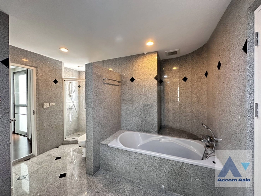 15  4 br Apartment for rent and sale in Sukhumvit ,Bangkok BTS Ekkamai at High-Rise Living with a Large Balcony Apartment in Ekkamai AA45255