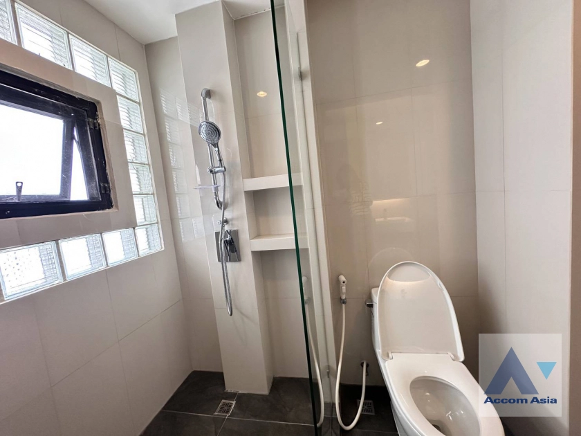 19  4 br Apartment for rent and sale in Sukhumvit ,Bangkok BTS Ekkamai at High-Rise Living with a Large Balcony Apartment in Ekkamai AA45255