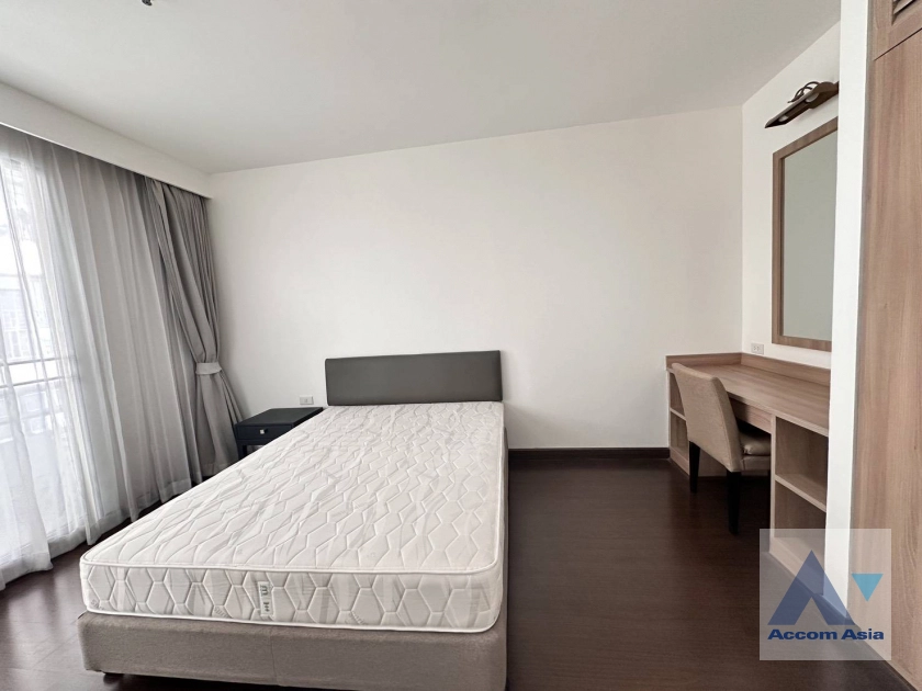10  4 br Apartment for rent and sale in Sukhumvit ,Bangkok BTS Ekkamai at High-Rise Living with a Large Balcony Apartment in Ekkamai AA45255