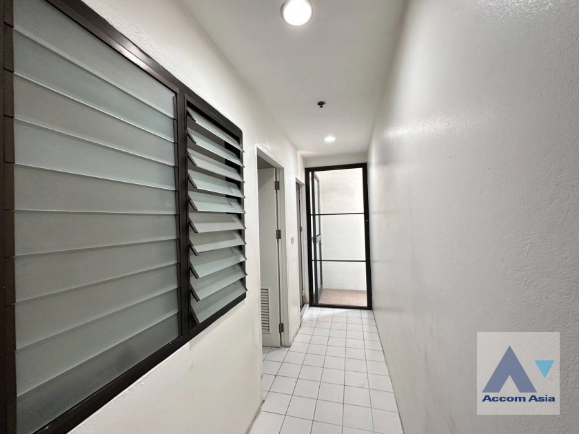 22  4 br Apartment for rent and sale in Sukhumvit ,Bangkok BTS Ekkamai at High-Rise Living with a Large Balcony Apartment in Ekkamai AA45255