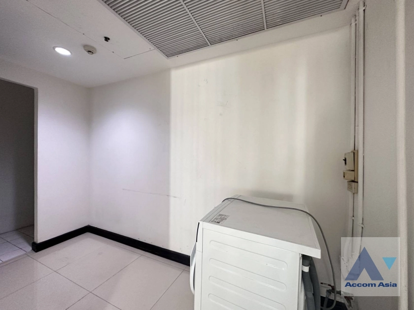 20  4 br Apartment for rent and sale in Sukhumvit ,Bangkok BTS Ekkamai at High-Rise Living with a Large Balcony Apartment in Ekkamai AA45255