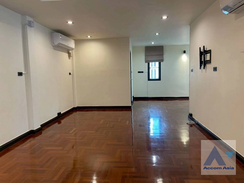 9  3 br Townhouse for rent and sale in Sathorn ,Bangkok BTS Saint Louis AA45264