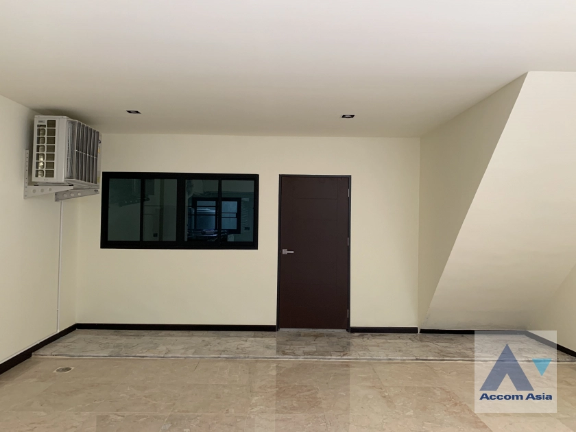 6  3 br Townhouse for rent and sale in Sathorn ,Bangkok BTS Saint Louis AA45264