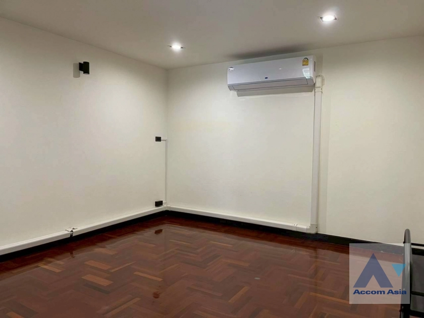14  3 br Townhouse for rent and sale in Sathorn ,Bangkok BTS Saint Louis AA45264