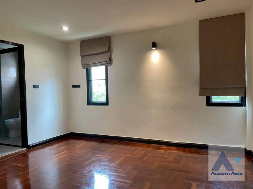 13  3 br Townhouse for rent and sale in Sathorn ,Bangkok BTS Saint Louis AA45264
