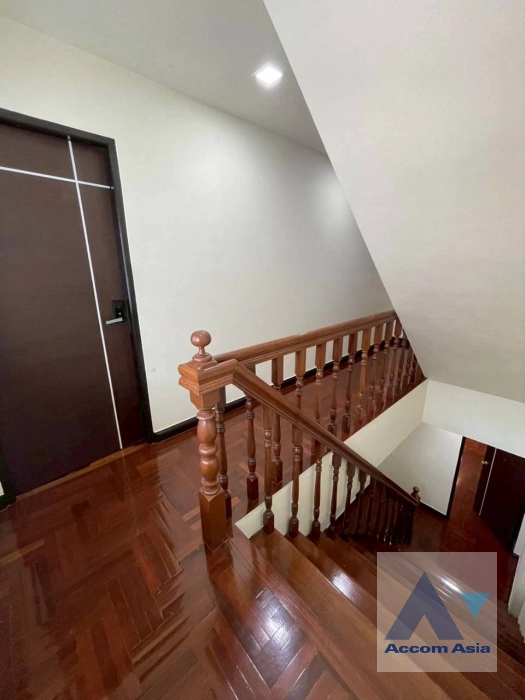 11  3 br Townhouse for rent and sale in Sathorn ,Bangkok BTS Saint Louis AA45264