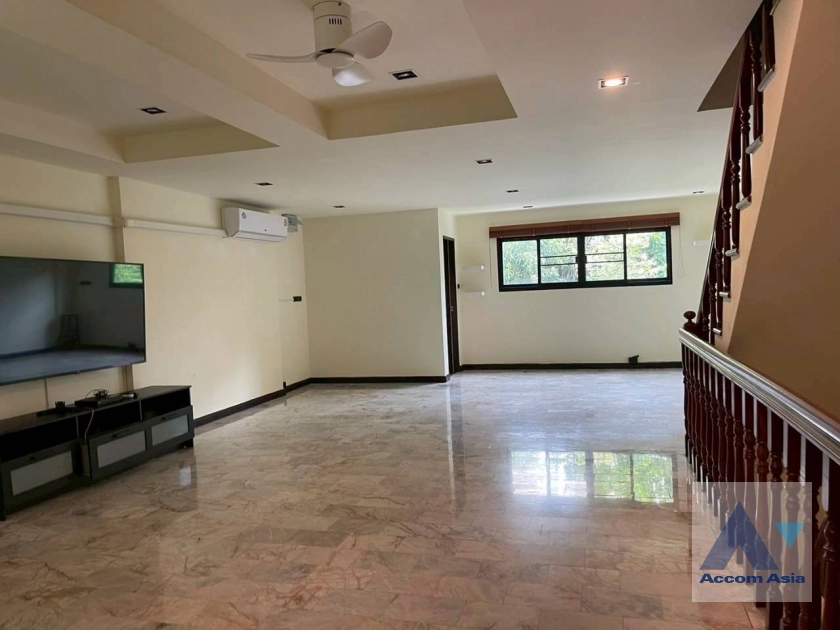 unitPet friendly |  3 Bedrooms  Townhouse For Rent & Sale in Sathorn, Bangkok  near BTS Saint Louis (AA45264)